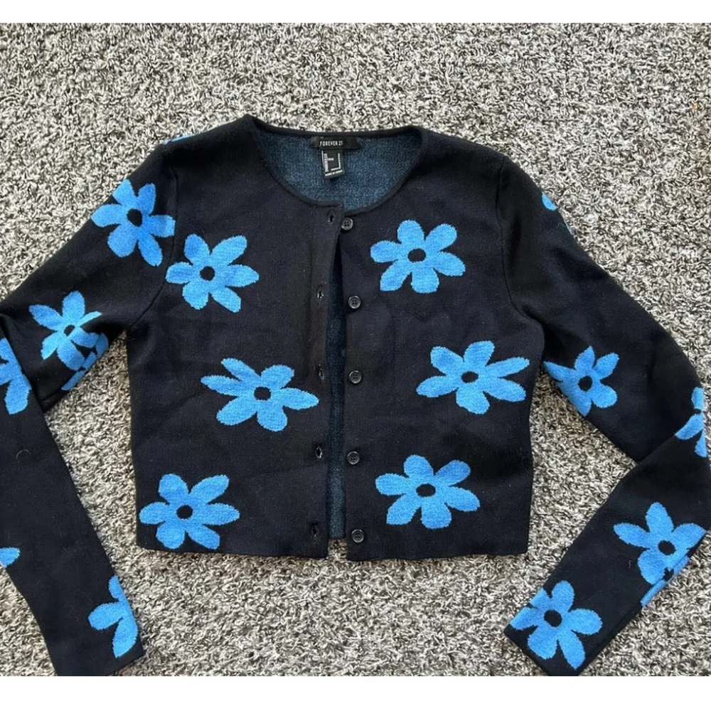 Forever 21 daisy crop cardigan small black blue
